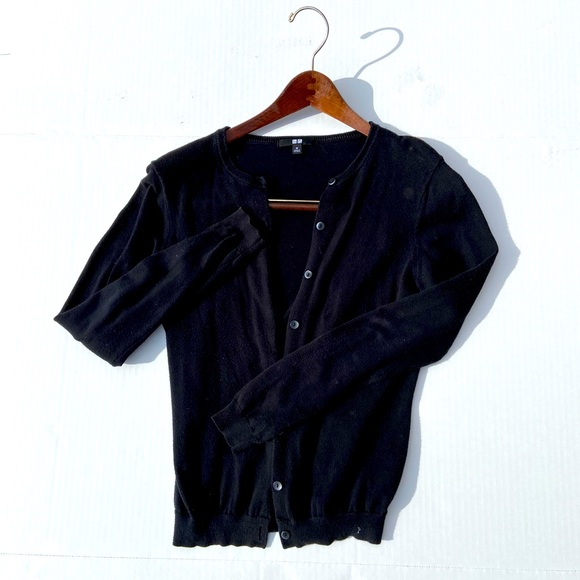 Uniqlo, size M, Black Sweater Button Down - Picture 2 of 3